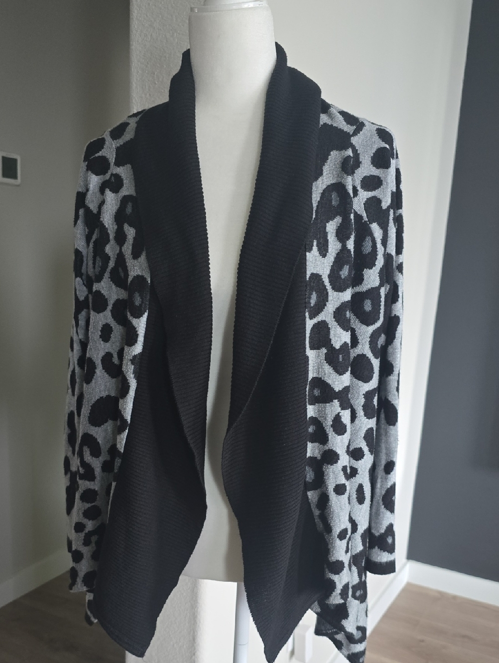 2B Bebe Black and Gray Leopard Open-Front Sweater Cardigan